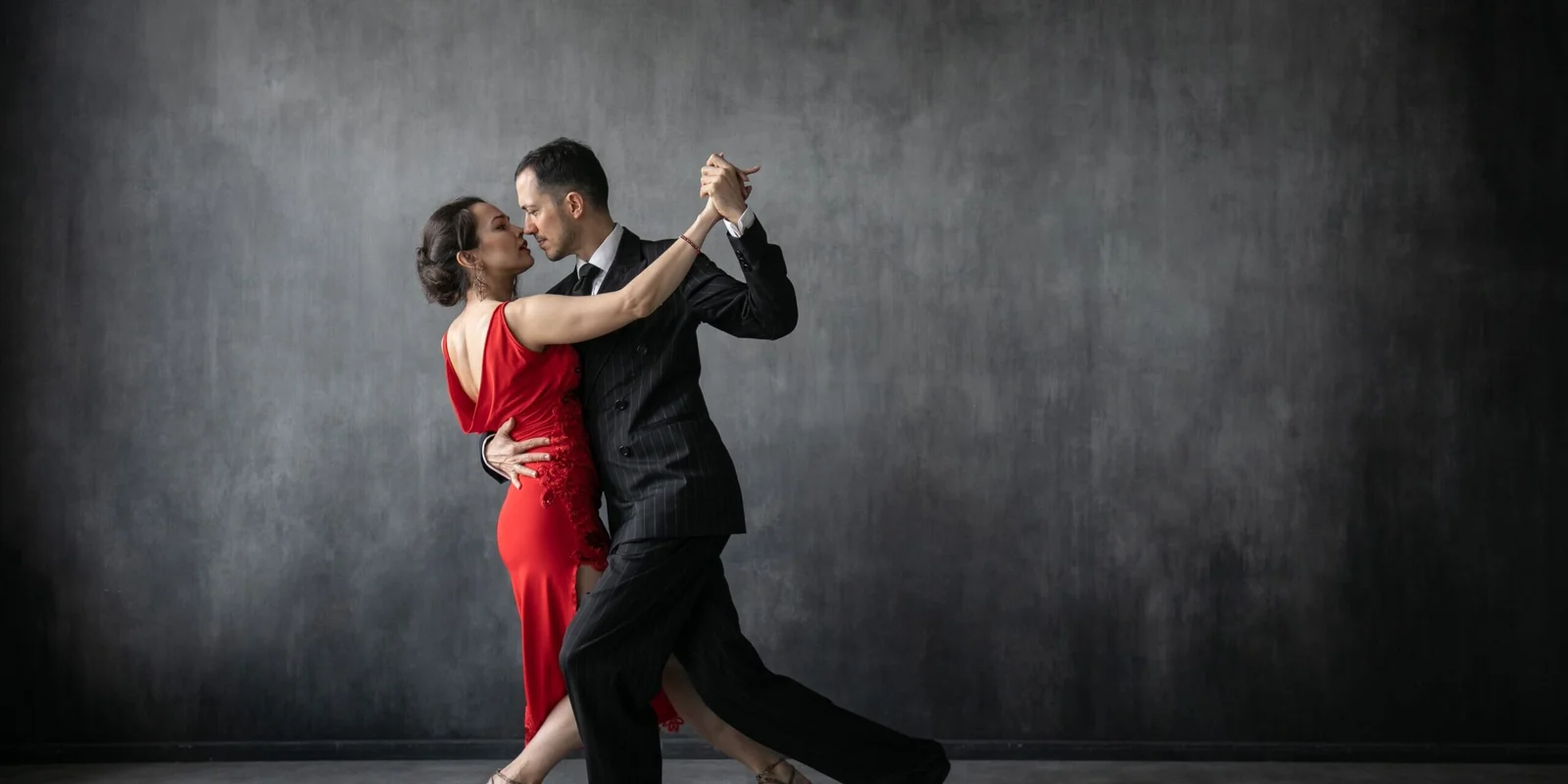 Couple of tango dancers pose in a dancing movement 2022 10 31 21 42 58 utc scaled 2560x1280